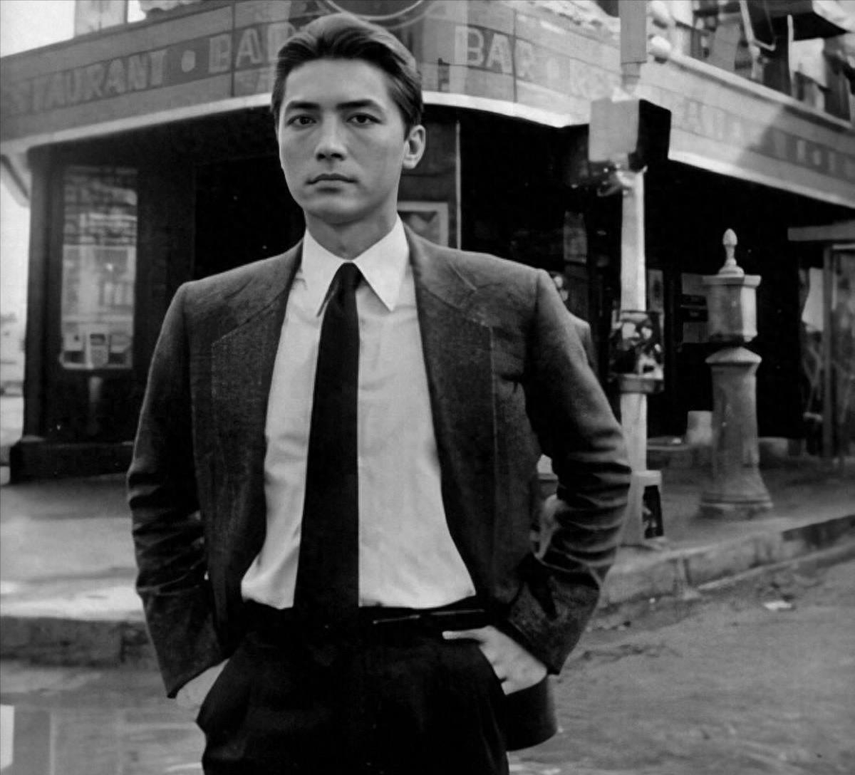 喜剧明星男的内心探寻之旅，笑声与宁静的交织